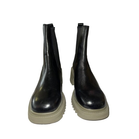 Vince Camuto Chunky Block Heel Gum Sole Combat Chelsea Ankle Boots Sz 8.5 NEW - Picture 2 of 8